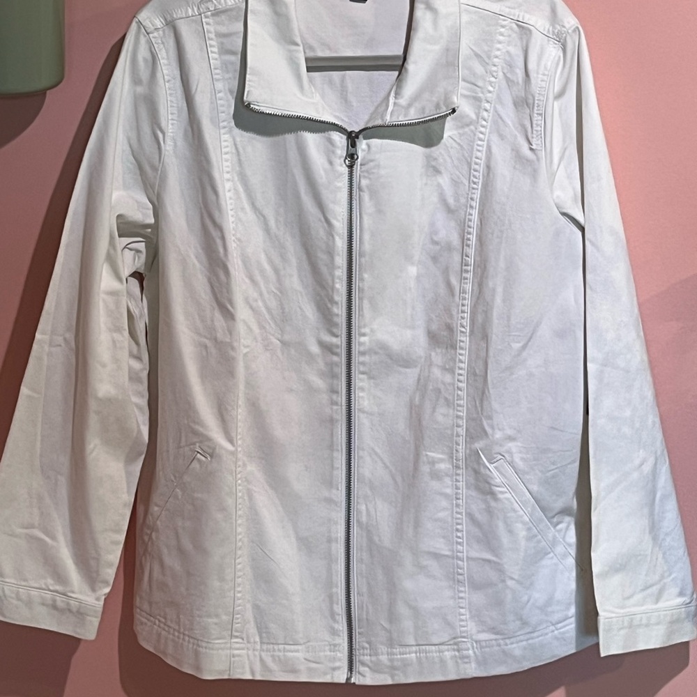 Karen Scott White Zip-Up Jacket for fall. White Utility fashion Jacket .